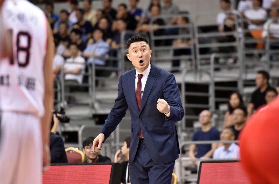 8868体育登录入口-两年无缘4强杜锋会不会下课？杜指导深夜发声，朱芳雨有言在先